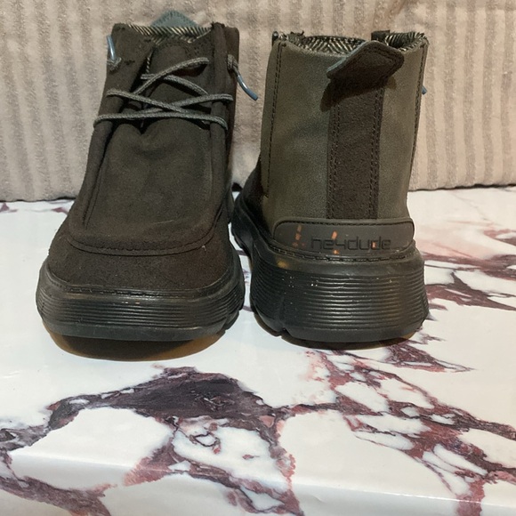 Men’s size 7 hey dudes boots - Picture 2 of 5